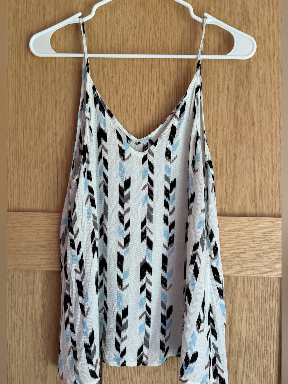 Blu Pepper White V-Neck Feather-Stripe Camisole with Black & Light Blue